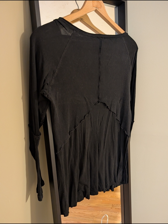 POL Black V-Neck Ribbed Panel Top - Picture 4 of 5